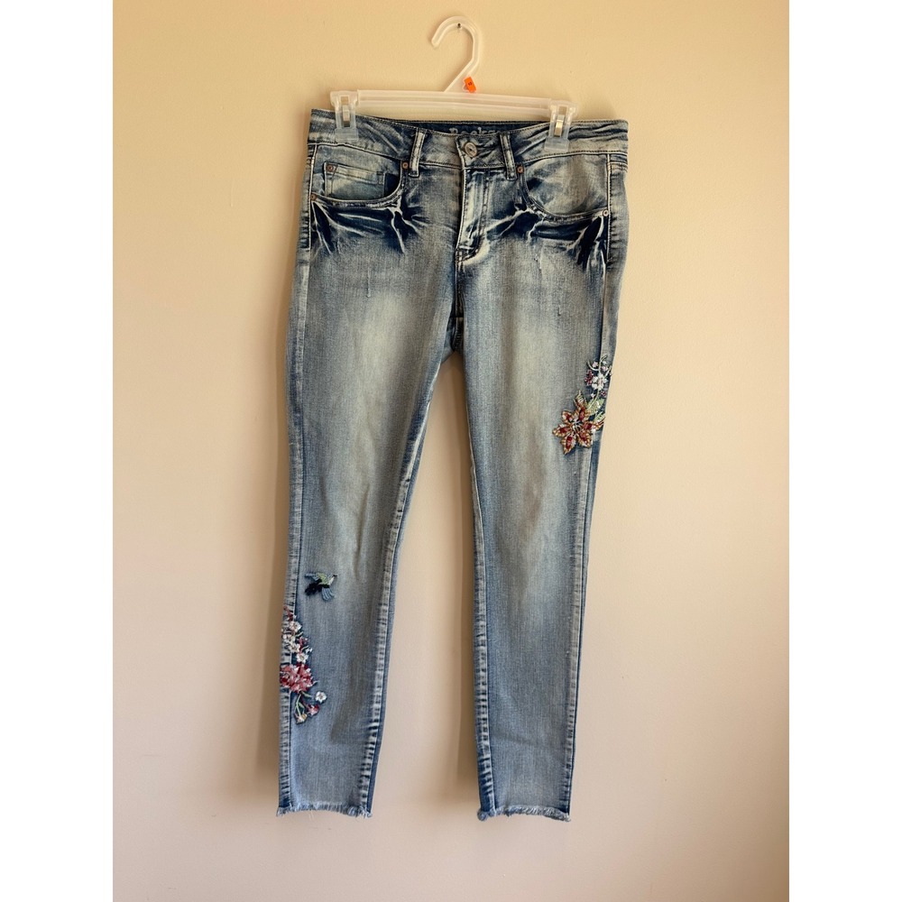 Rocks & Indigo Floral Embroidered Skinny Jeans Light Wash Frayed Hem Size 8/28